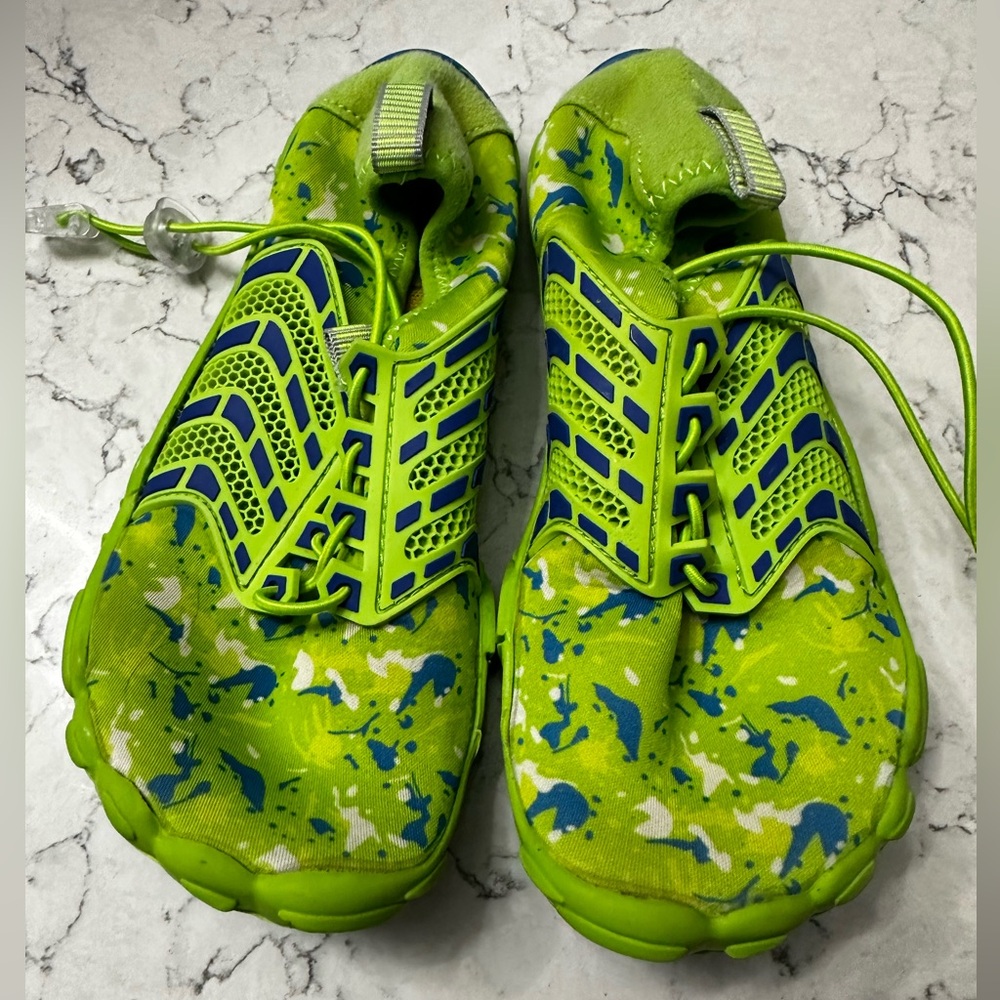 Quickshark Water Shoes Kids Size 4 Bright Green Pool Hiking Wading Quick Dry